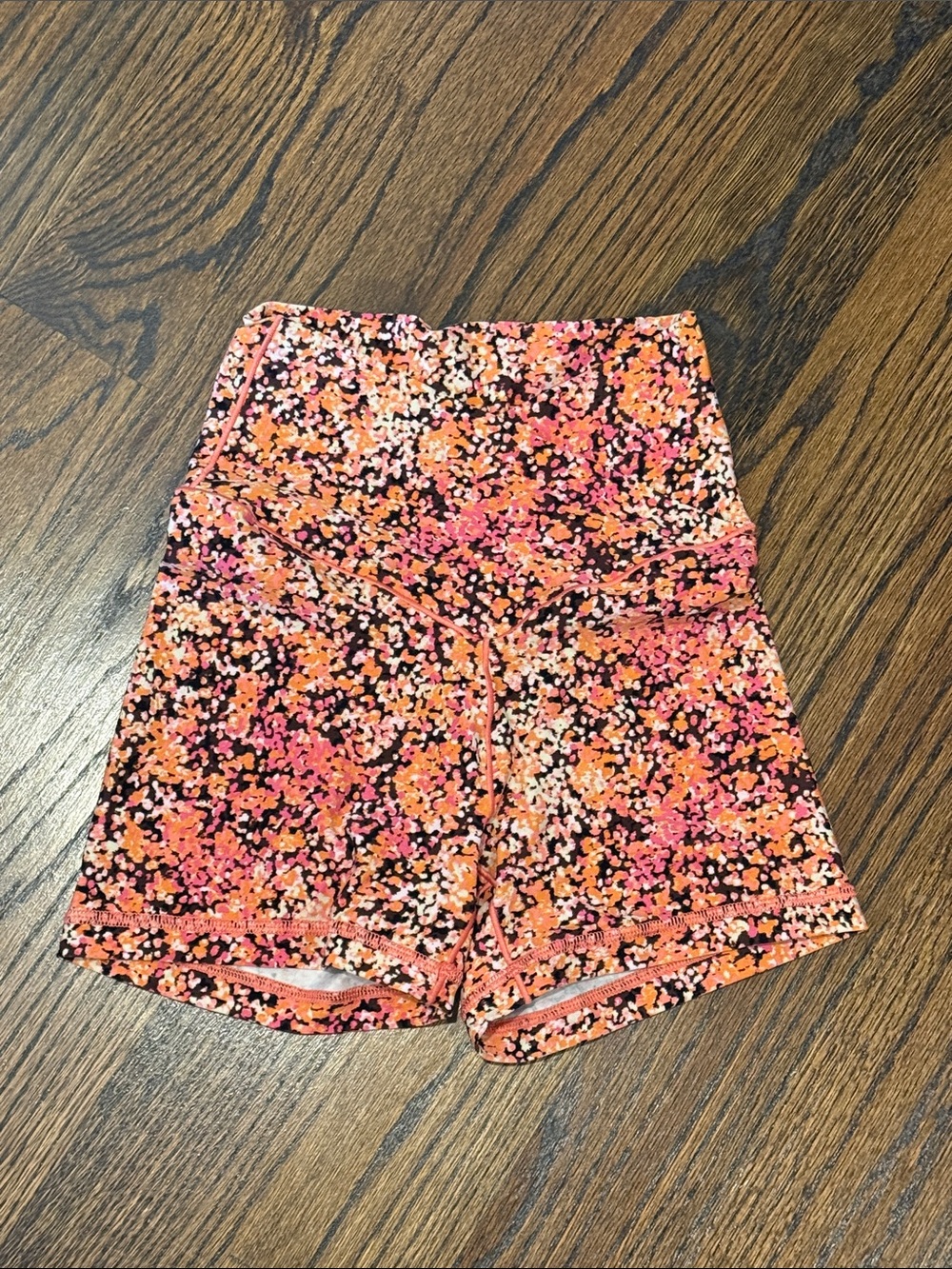 Offline High-Waist Crossover Floral Bike Shorts in Pink & Orange